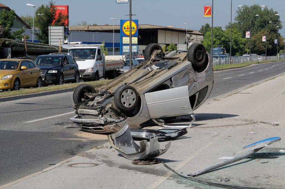 Prometna nesreča sredi Celja.