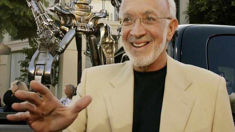 Stan Winston je umrl po dolgotrajni bolezni.