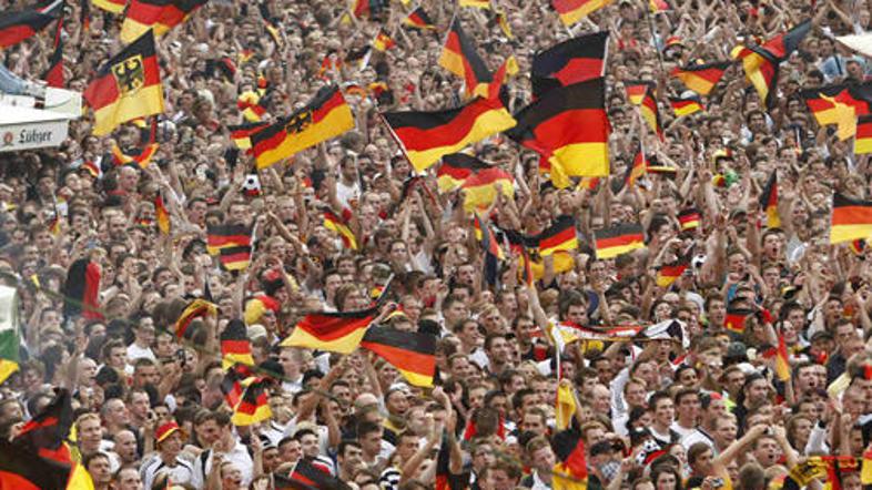 V Berlinu se je po zadnjem sodniškem žvižgu začelo veseljačenje, ki se je zavlek