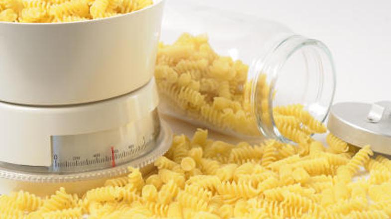 Avstralec se je "zabaval" s testeninami.