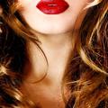 Rdeče ustnice so sicer seksi, vendar nepraktične za poljubljanje. (Foto: Shutter