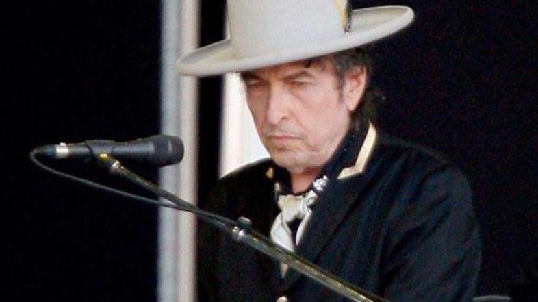 67-letni pevec pri stranišču ne vidi nobenih težav.