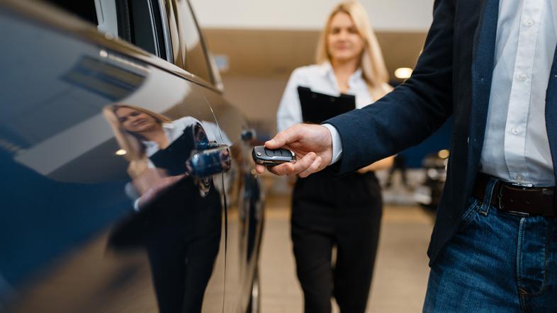 Avto, nakup, kupovanje, avtosalon