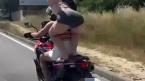 Motoristki na hrvaškem s kaskaderskimi triki