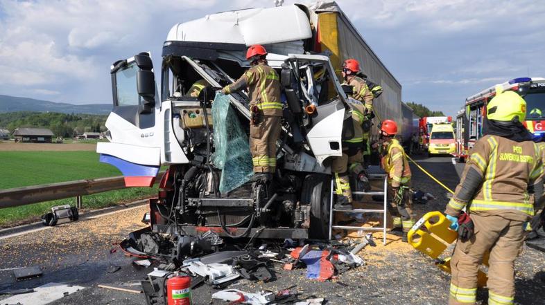 Nesreča štirih vozil na štajerski avtocesti