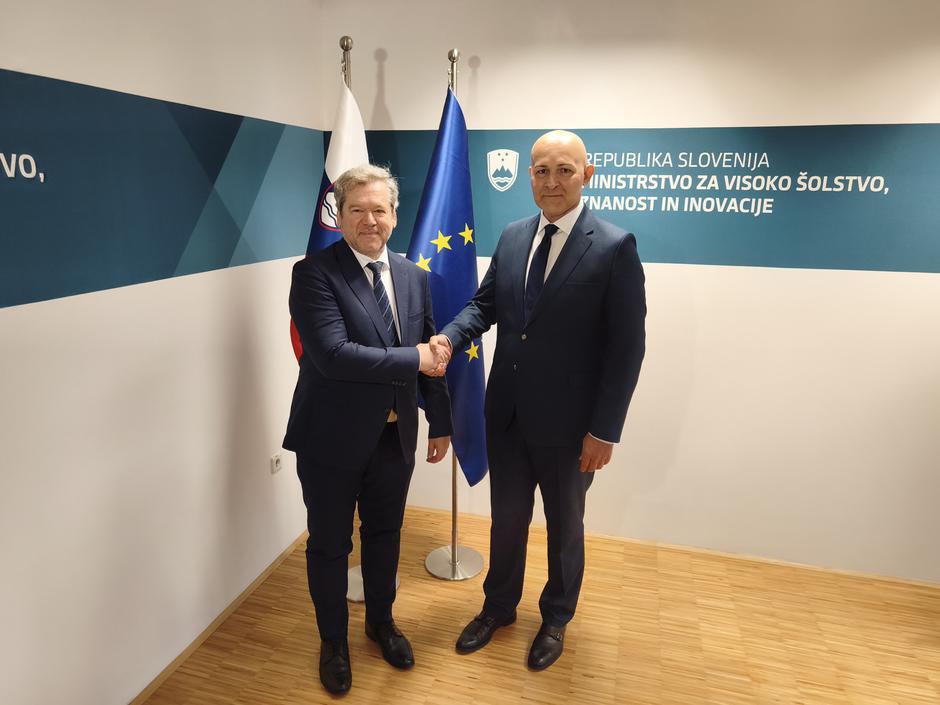 primopredaja Igor Papič Borut Rončević | Avtor: Ministrstvo za izobraževanje, znanost in mladino
