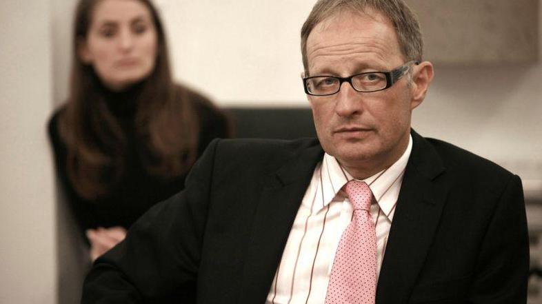 Zaradi napačnega prikaza poslovnih rezultatov, ki ga je razkrila ponovljena revi