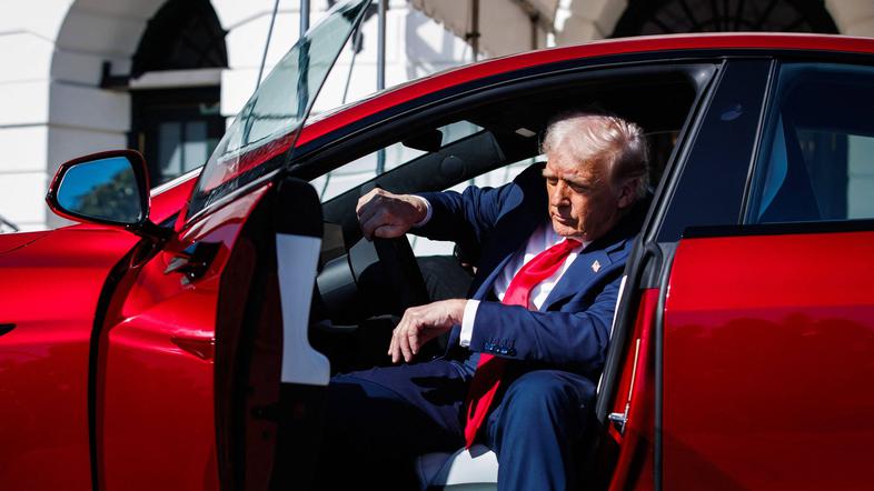 Donald Trump in Tesla in Elon Musk