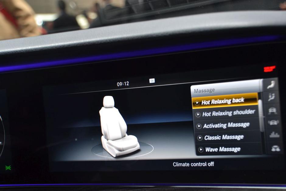 Multimedija v novem mercedesu razreda E | Avtor: Gregor Prebil