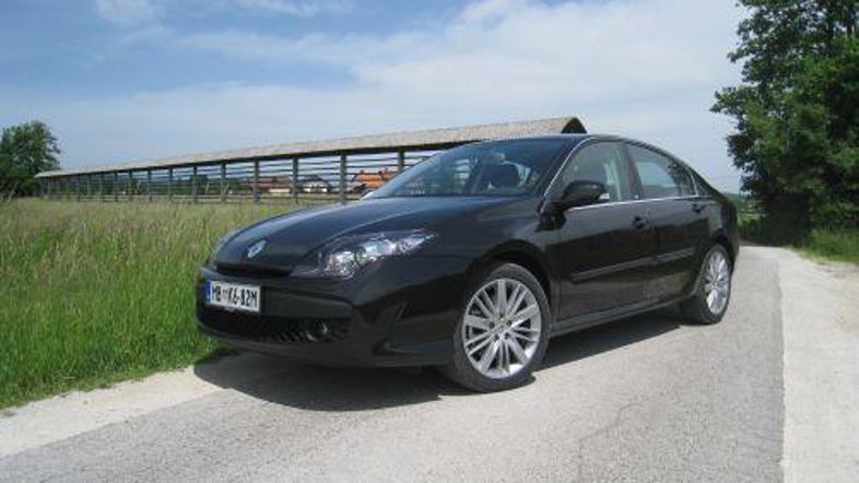 Renault je laguni gt namenil dva motorja, in sicer dvolitrskega bencinskega, ki 