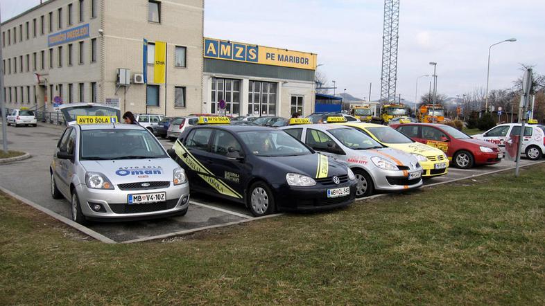 Nov zakon predpisuje najmanj 20 ur vožnje pred izpitom, a kandidati v povprečju 