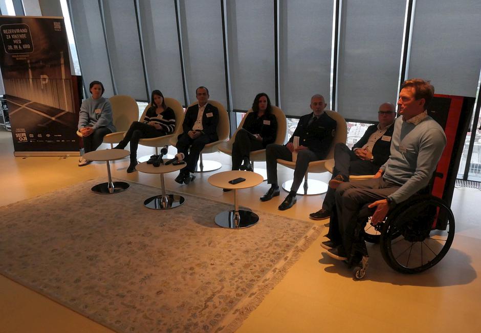 Zavod Vozim Heroji furajo v pižamah | Avtor: Žurnal24 