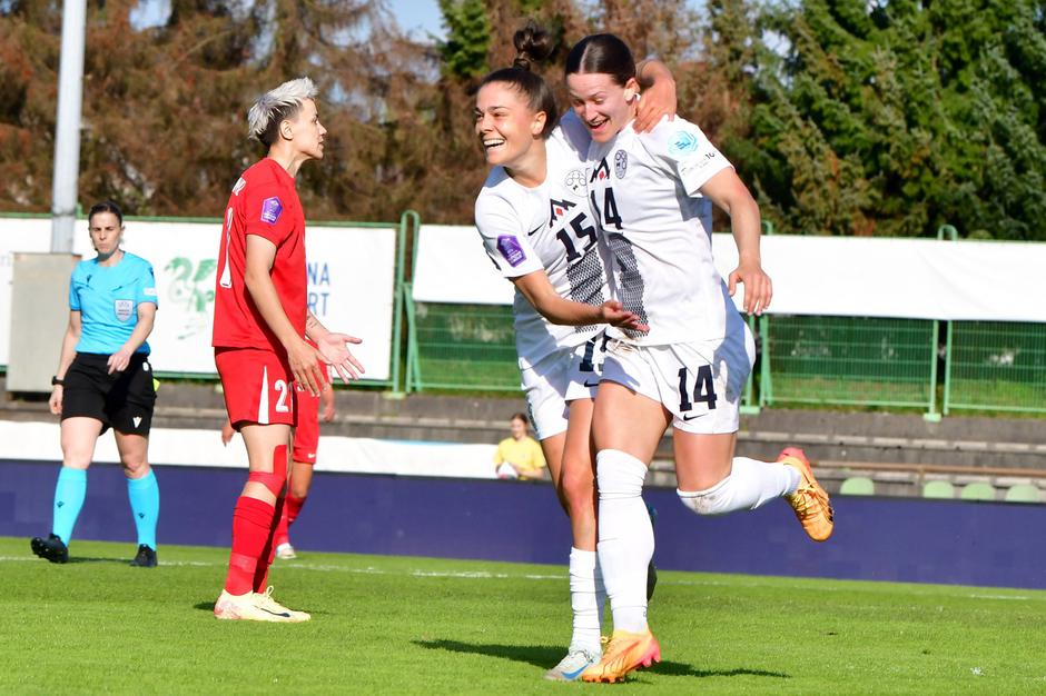 Sara Makovec, Špela Kolbl | Avtor: Profimedia