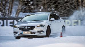 Opel zimski trening vožnje