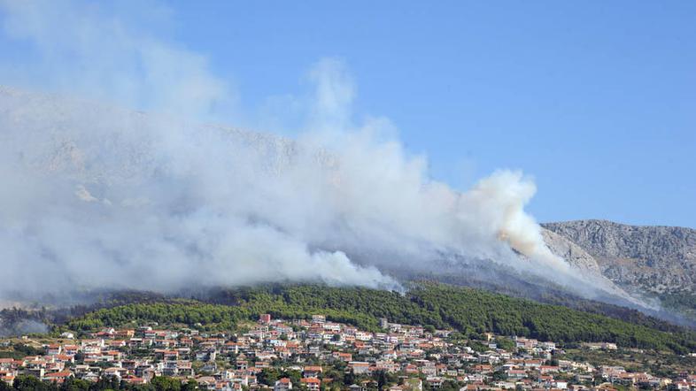 Nad Splitom znova gori. (Foto: Pixsell)