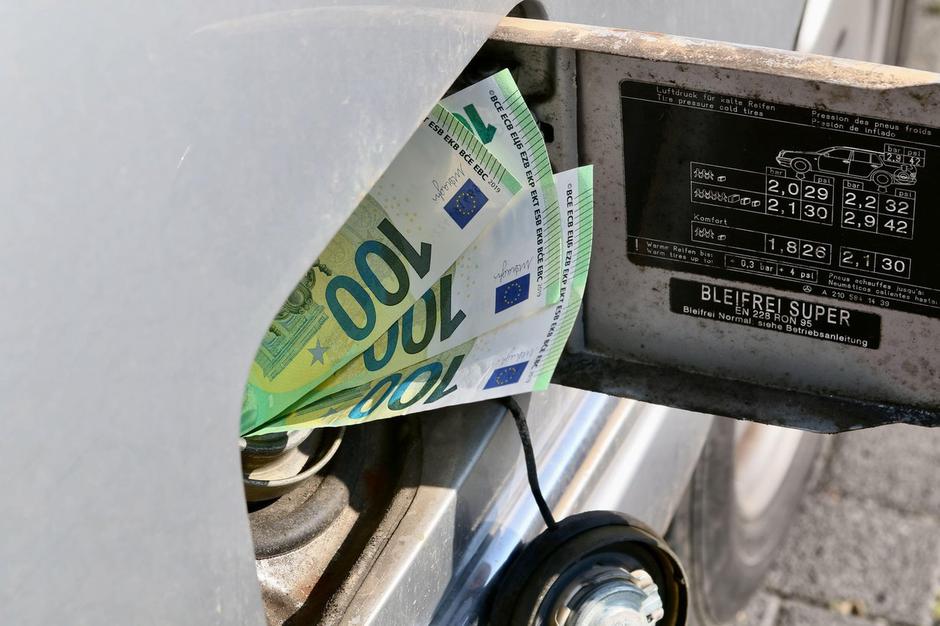 denar bankovci gorivo | Avtor: Profimedia