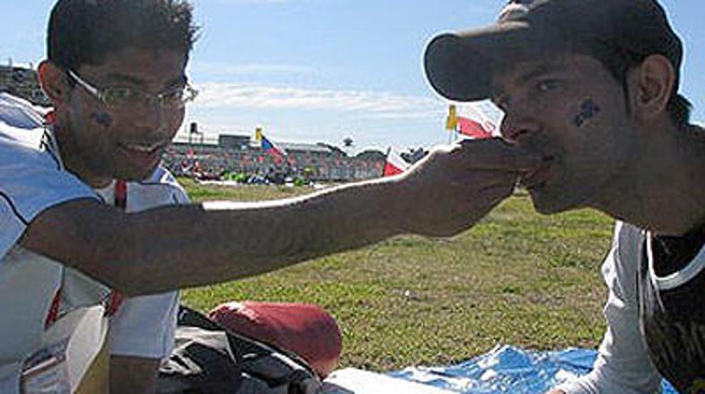 Ashish in Akshay Miranda na fotografiji s Facebooka.