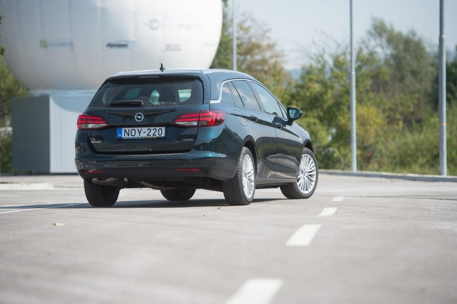 astra sports tourer | Avtor: Anže Petkovšek