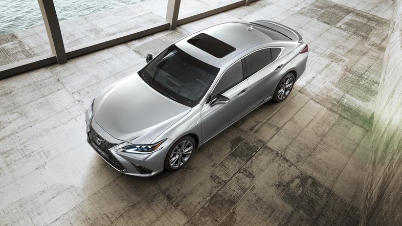 Lexus ES