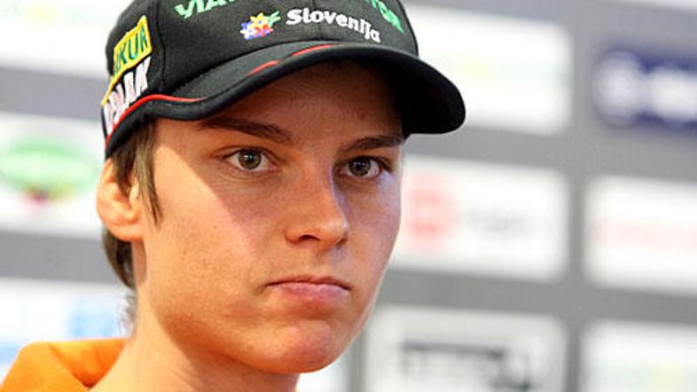 V slovensko žensko biatlonsko ekipo se po bolezni vrača Teja Gregorin.