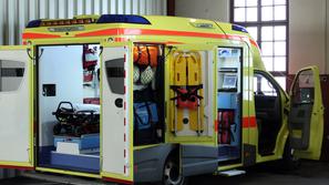 ukc ljubljana, reševalno vozilo, rešilec, reševanje, bolnik, poškodba