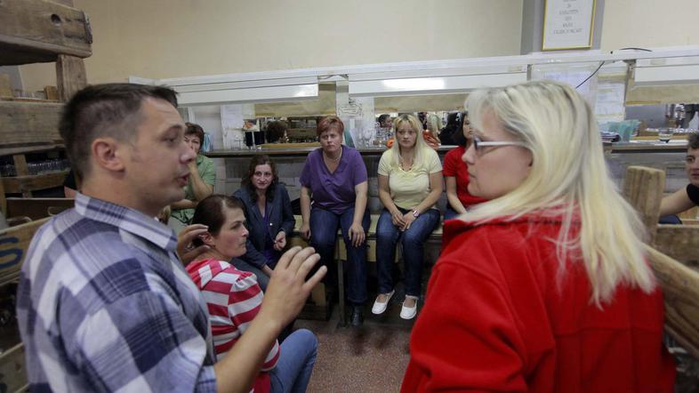 Delavci Steklarske nove so včeraj stavkali le dobri dve uri, nato pa jim je Stje