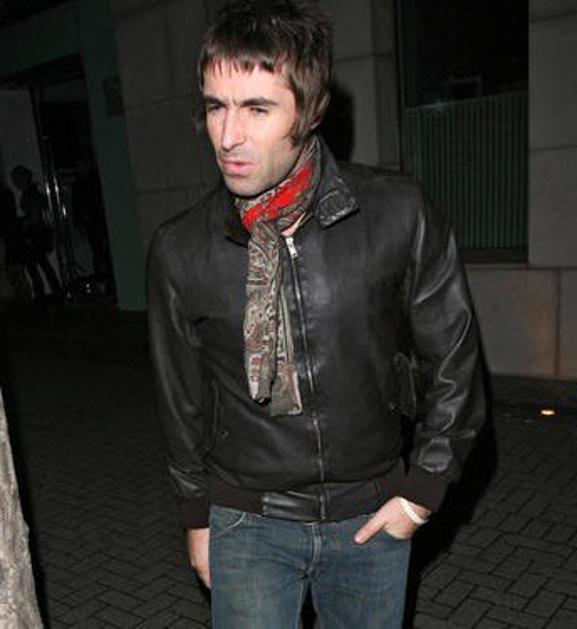 Liam Gallagher je v svojem značilnem tonu opozoril na problem  škropljenja s pes