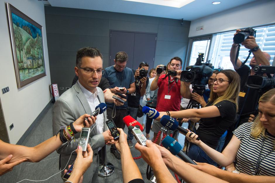 Marjan Šarec po sestanku predsednikov strank LMŠ, SD, SMC, SAB in DeSUS | Avtor: Anže Petkovšek