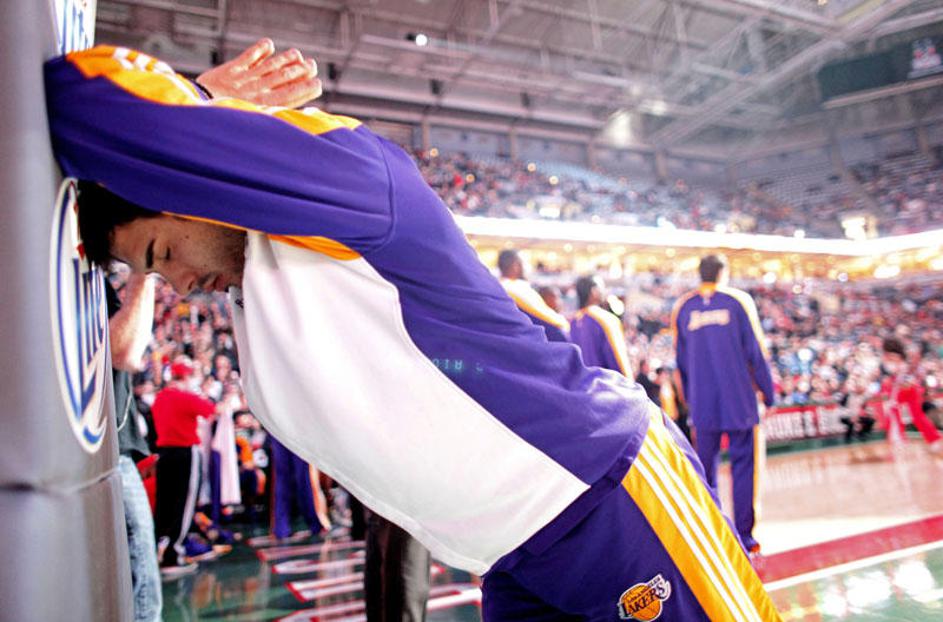 Po dolgem času je Saša Vujačić klop zamenjal za parket in dal osem točk. (Foto: 