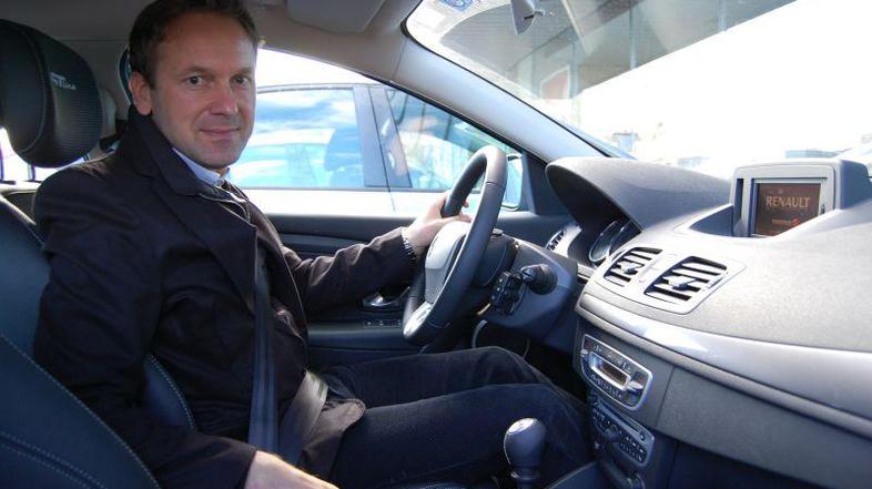 Brglez je dolgoletni inštruktor varne vožnje pri AMZS. Medtem je bil tudi vršile