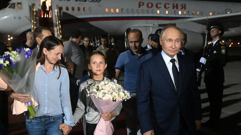 Artjom in Ana Dulcev ob prihodu v Moskvo (in Vladimir Putin)