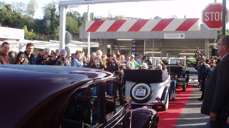 Slovesno odprtje garažne hiše je vzbudilo veliko zanimanje domačinov, vanjo pa s