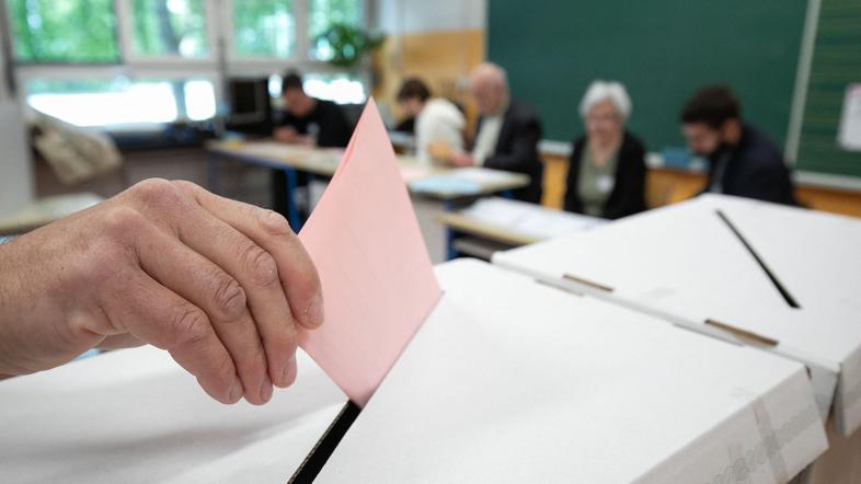 volilna skrinjica na hrvaškem volišču lokalne volitve 2025