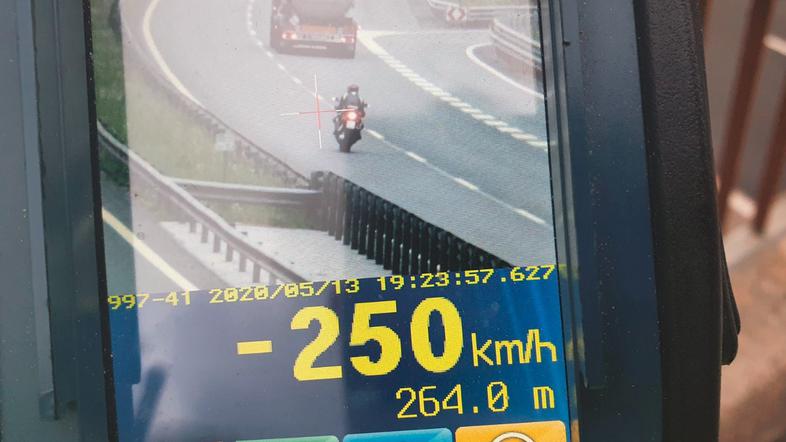 Dirkanje po avtocesti