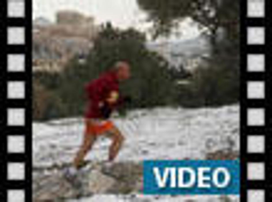 Prebivalce Aten je presenetil sneg.