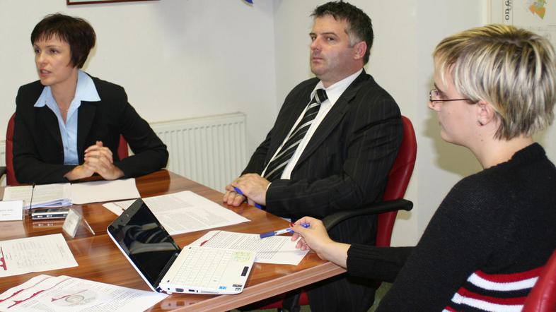 Mateja Jazbec (levo), direktorica občinske uprave, v družbi župana Ruperta Golet