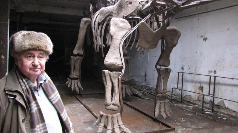 Tržiškega dinozavra obišče pet tisoč obiskovalcev na leto. Milan Kovač je prepri