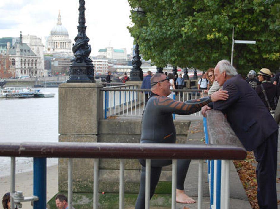 Martin Strel, ko je pred nekaj dnevi plaval v Londonu na reki Temzi.