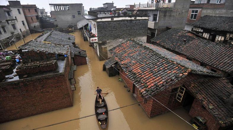 Poplave na Kitajskem. (Foto: Reuters)