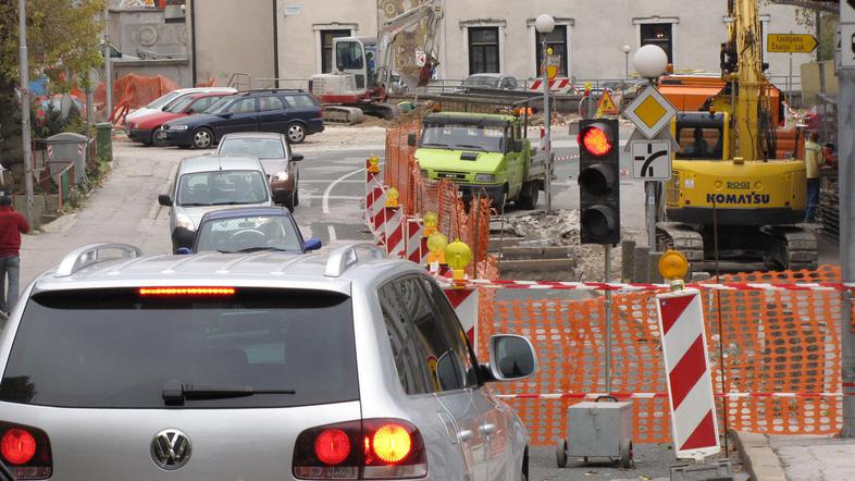Gradnja krožišča bo potekala pod prometom, v najslabšem primeru bodo uvajali kra