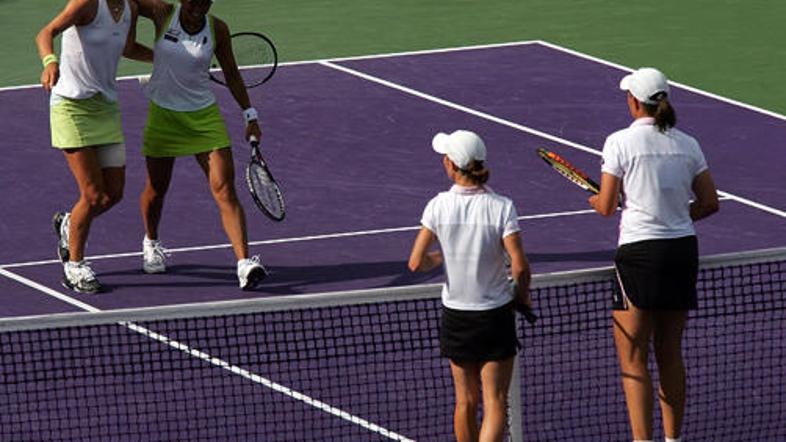 Katarina Srebotnik in Ai Sugijama sta se uvrstile v finale turnirja v Linzu.