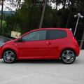 Najmočnejši twingo ponuja za 98 kW zaloge moči, ki jo odlično podvozje zlahka na