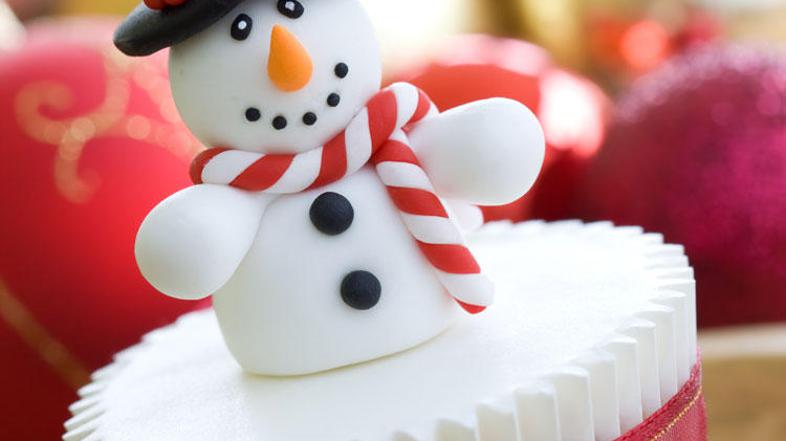 Ne pozabite na praznično okrasitev mize. (Foto: Shutterstock)