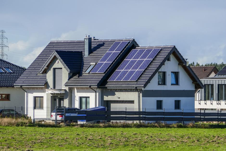 Solarna streha mala sončna elektrarna | Avtor: Profimedia