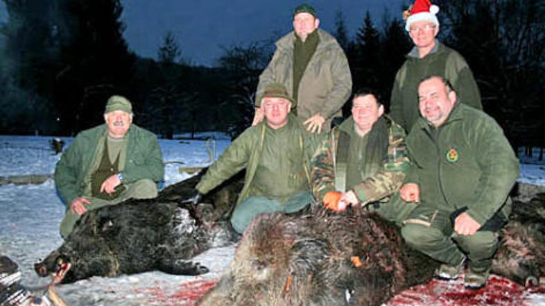 Medtem ko bi moral biti general Markač v hišnem priporu, je v družbi ministra Ki