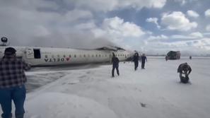 nesreča letala Delta Airlines v torontu