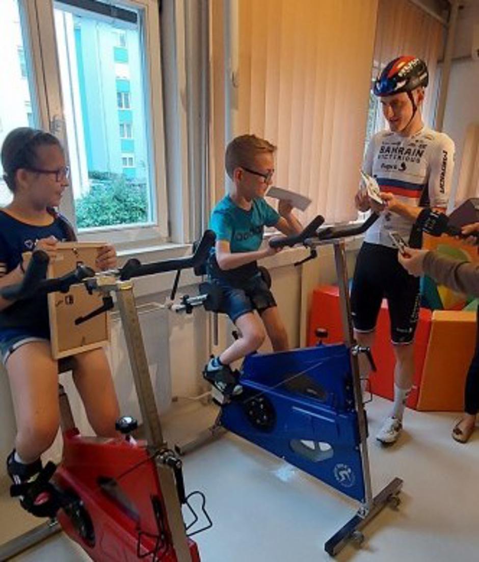 Matej Mohorič, donacija, otroci, Zdravstveni dom Kranj | Avtor: Zdravstveni dom Kranj