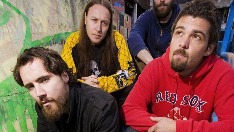 Elvis Jackson imajo kljub recesiji za letos napovedane tri turneje, kar je v pri