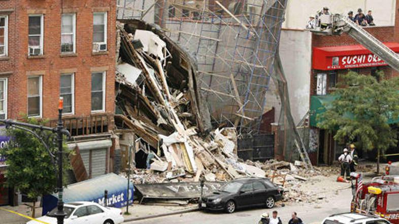 V nesreči so bili štirje ljudje lažje poškodovani.