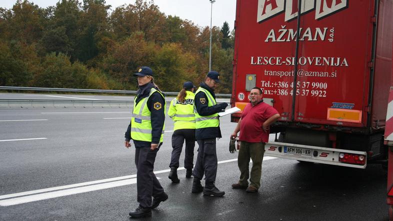 Na cestninski postaji Dob so policisti včeraj poostreno nadzirali tovorna vozila